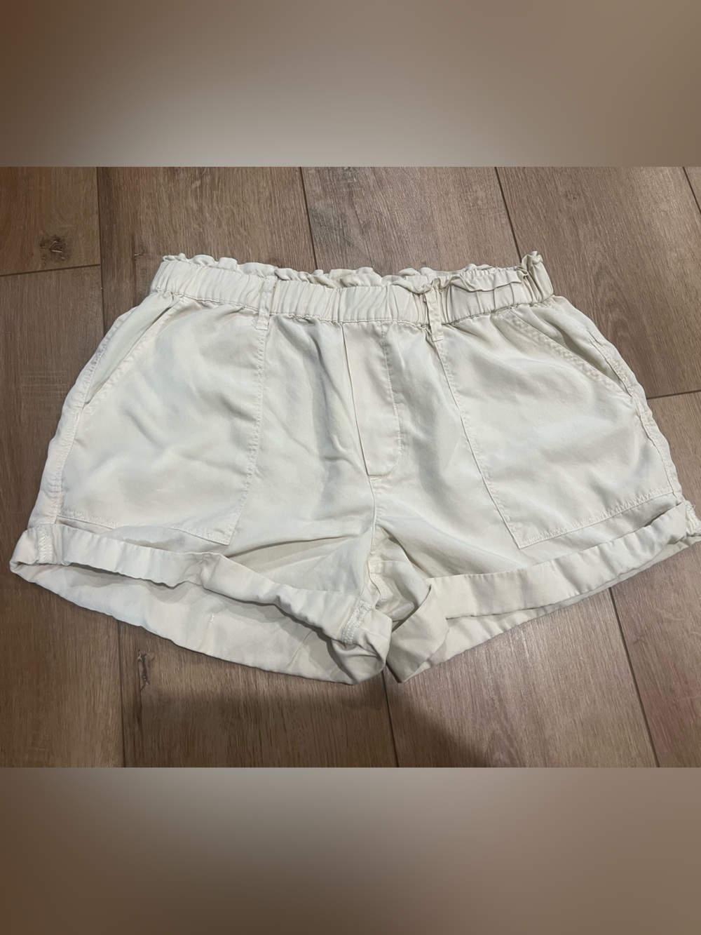 aerie Cream Elastic-Waist Light Weight Casual Shorts Medium